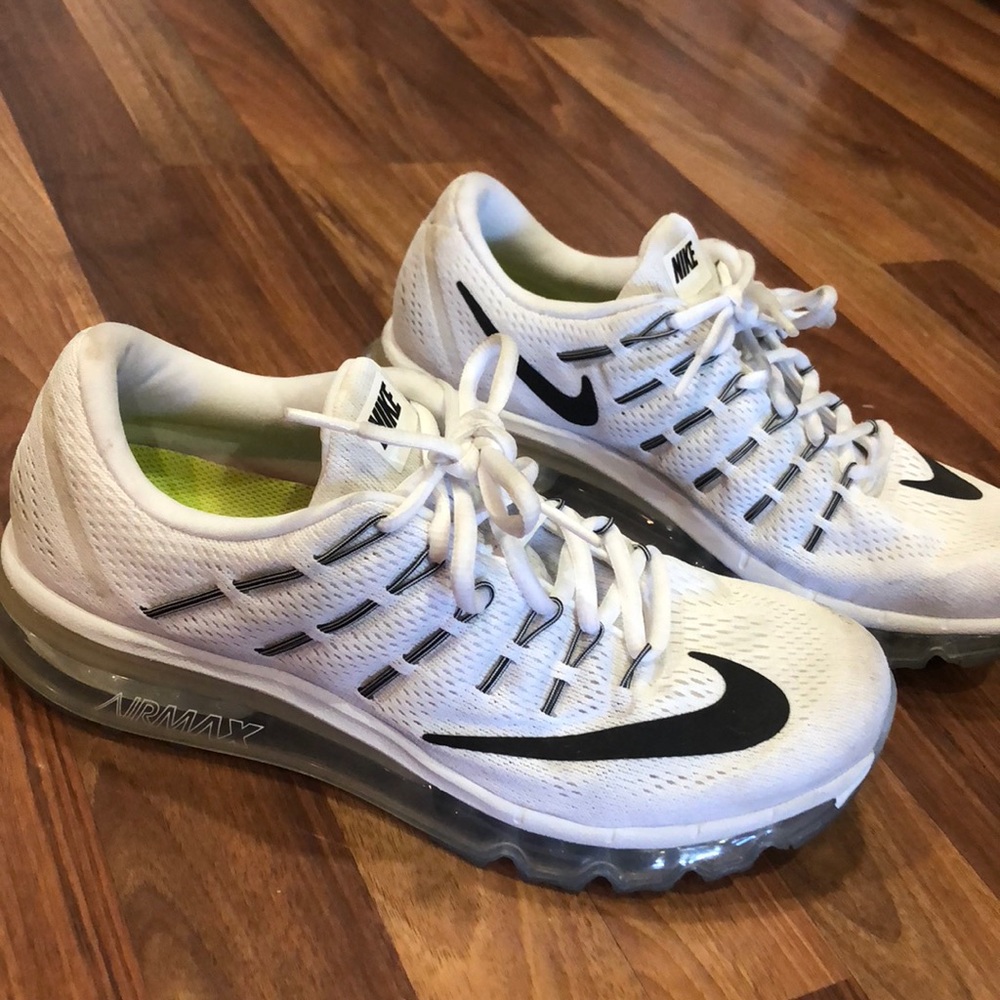 Nike Women’s Running AirMax 2016 Shoe